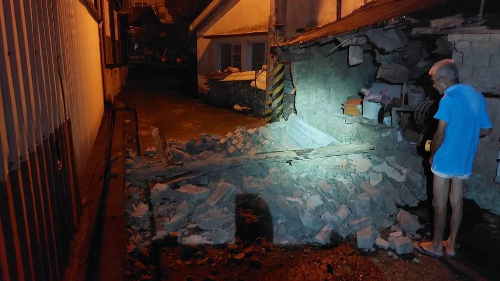 花莲70年老房“土角屋”墙面倒塌。 图片来源：台湾“中时新闻网”